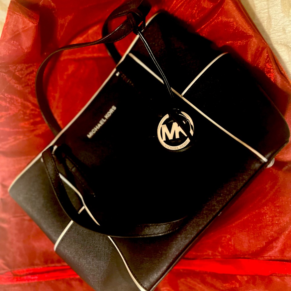 MK medium size bag